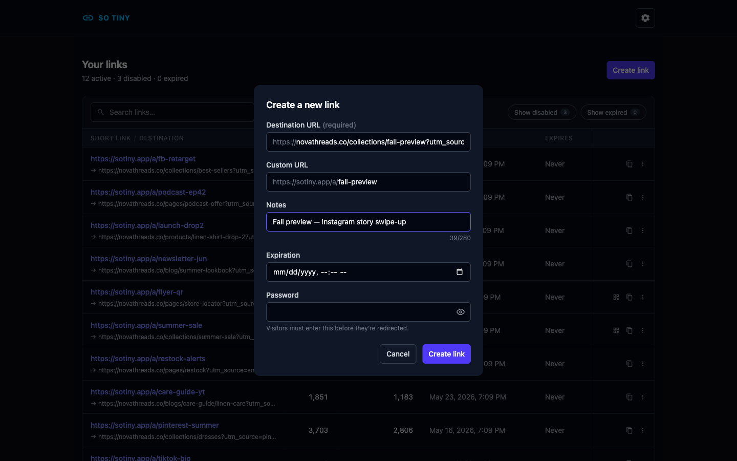 The create-link dialog: a destination URL with UTM parameters, a custom short URL ending, campaign notes, and optional expiration and password fields